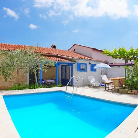 بيت للعطل House Franko Rakalj